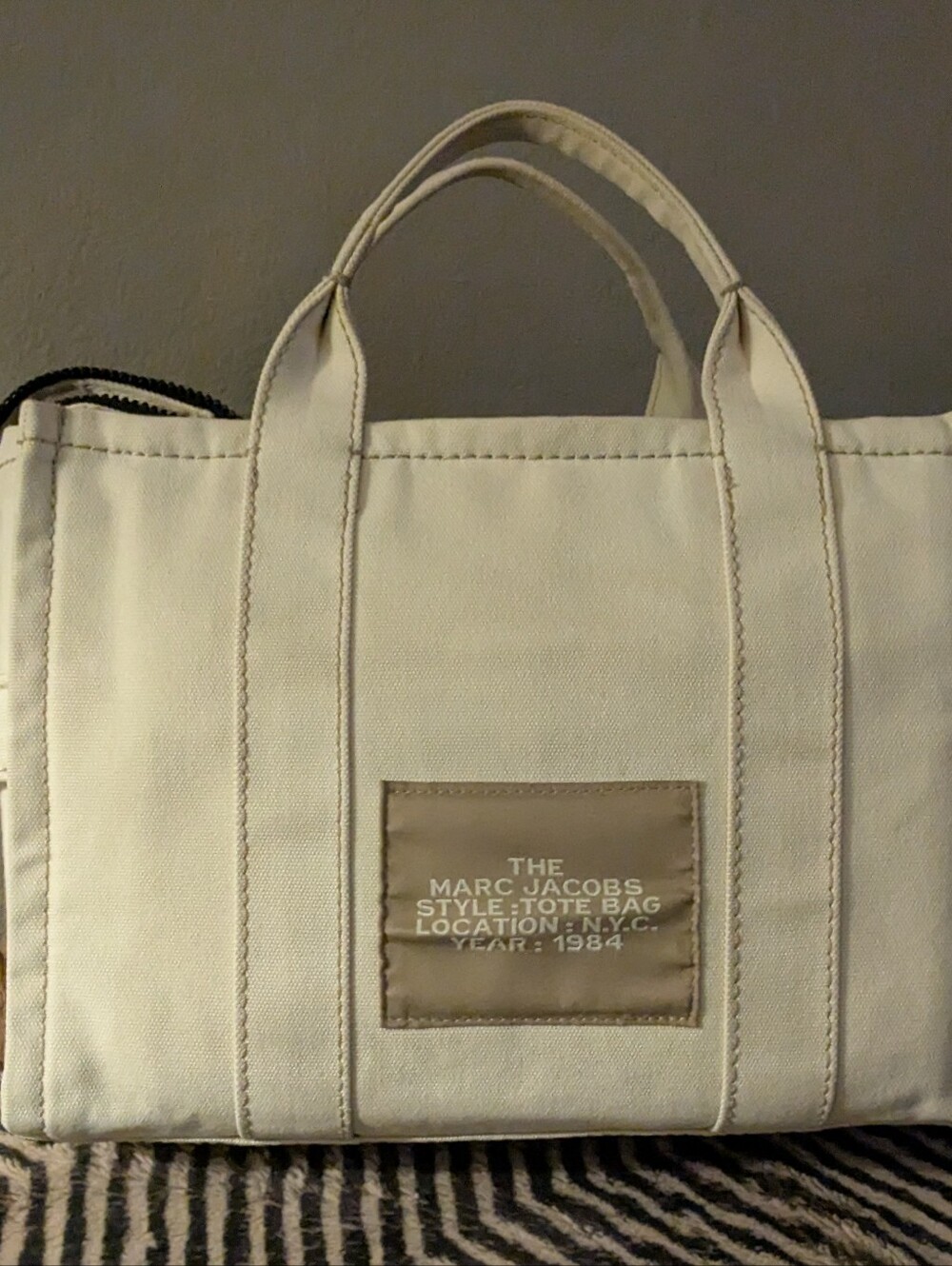 👄Marc Jacobs Tote - Picture 3 of 11